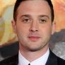 Eddie Kaye Thomas is Toby Curtis