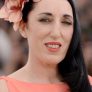 Rossy de Palma is Narradora (voz) / María / Mamen