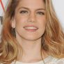 Anna Chlumsky is Vivian Kent